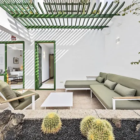 Casahost Salted House Beachfront Apartman