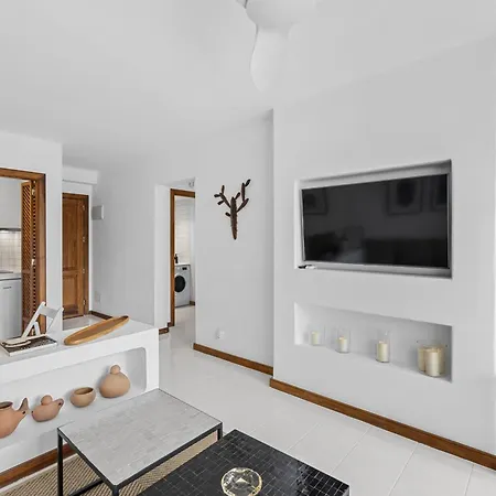 Casahost Salted House Beachfront Apartment *