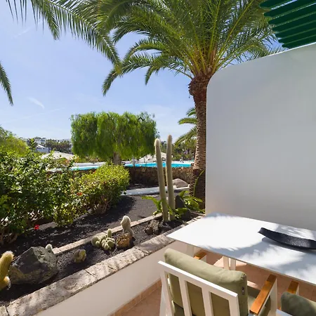 Casahost Salted House Beachfront Apartment *